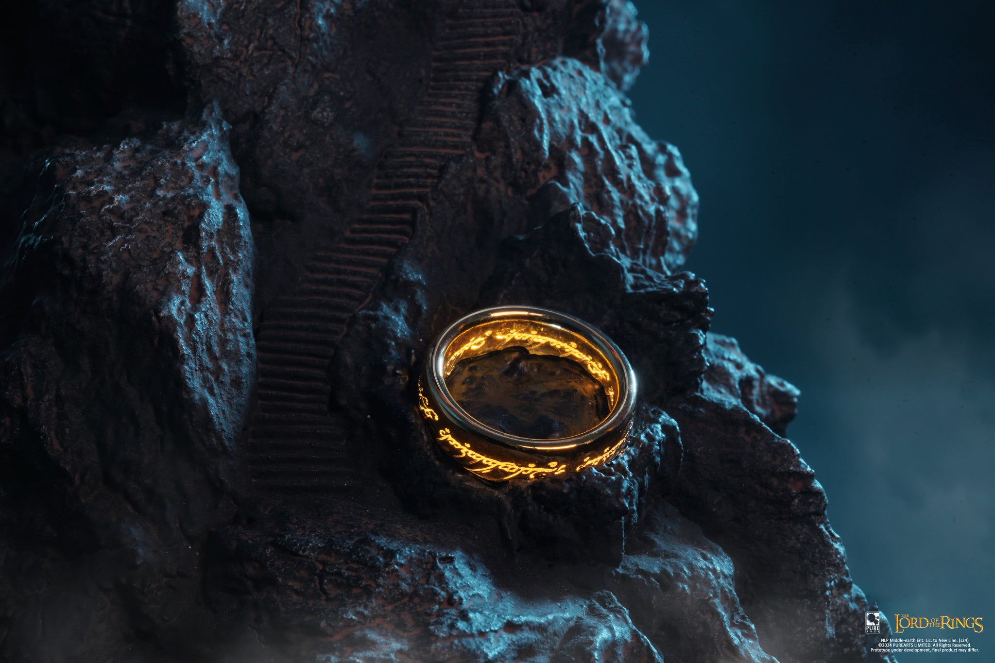 The Lord of the Rings Gollum Art Mask Exclusive Edition with Ring and ...