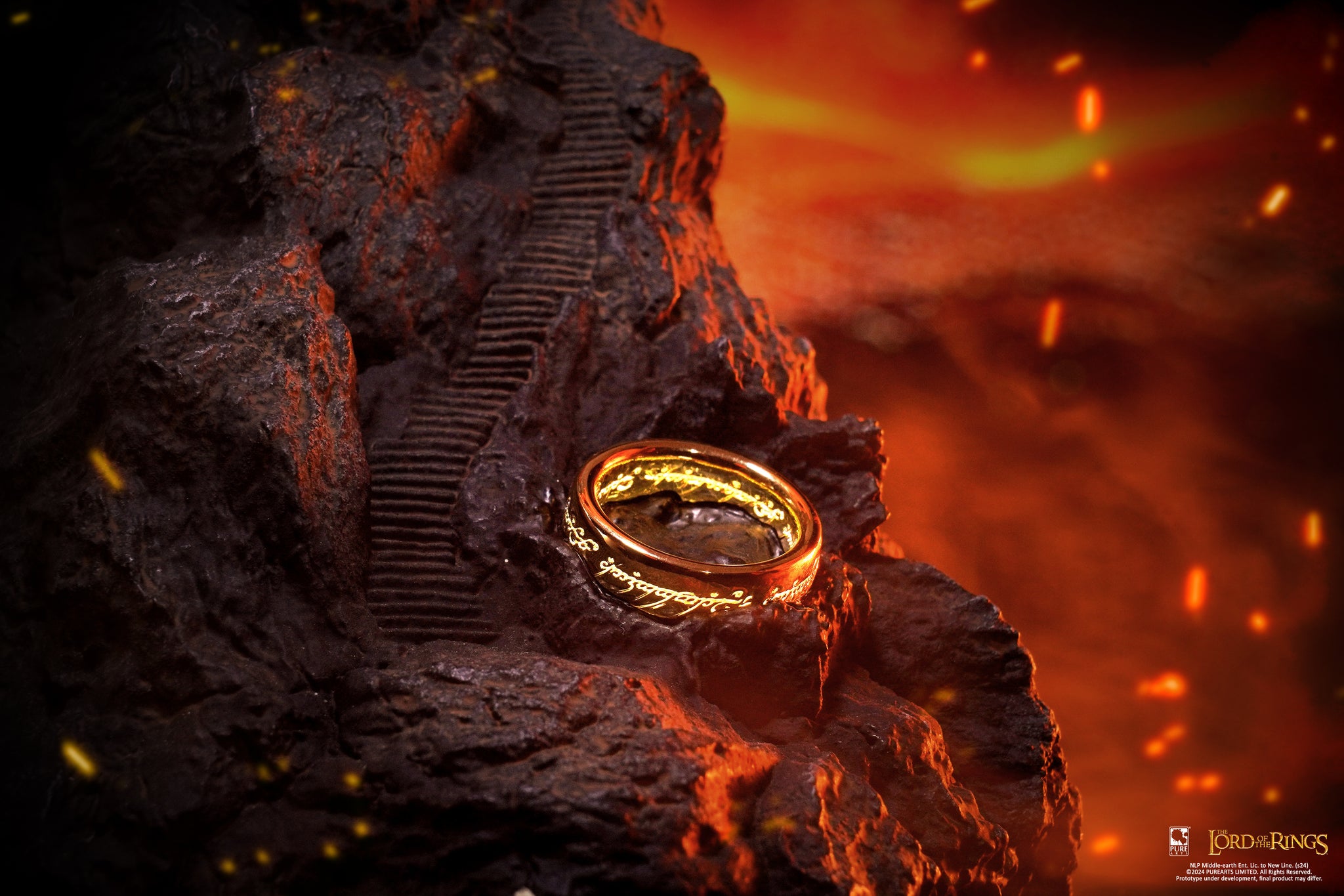The Lord of the Rings Gollum Art Mask Exclusive Edition with Ring and ...