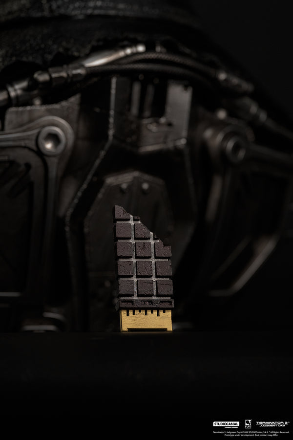 Terminator 2 T-800 Model 101 Battle Damaged Art Mask Exclusive Edition